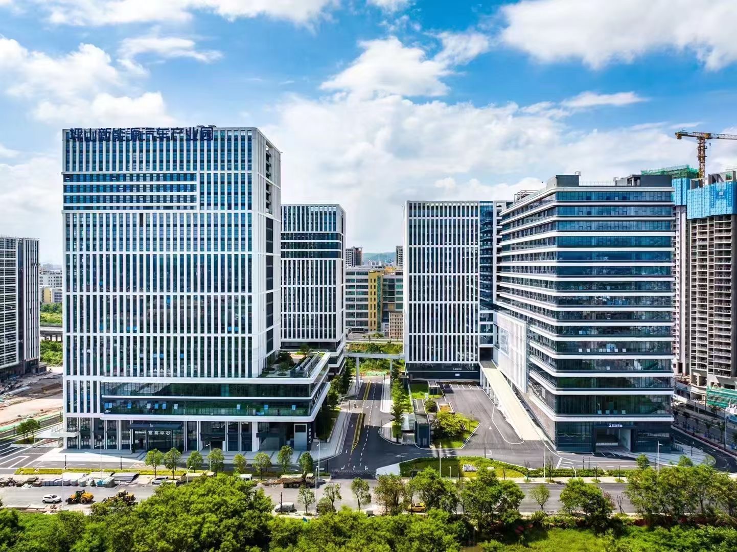 新能源汽車產業在深圳坪山這個園區得到集群式發展