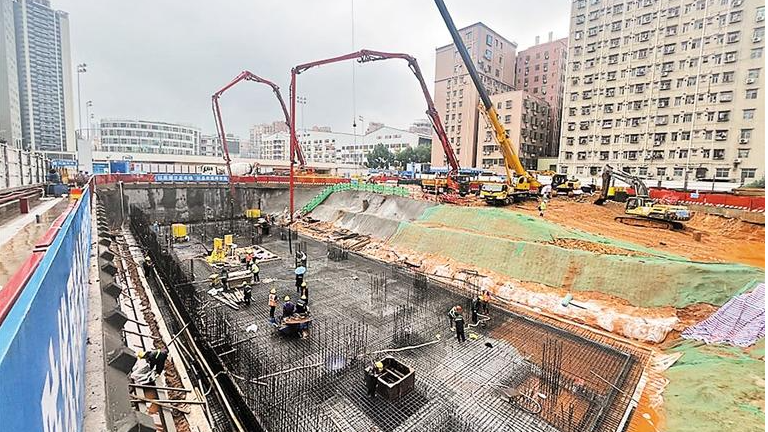 光明区玉成小学项目完成首块筏板浇筑