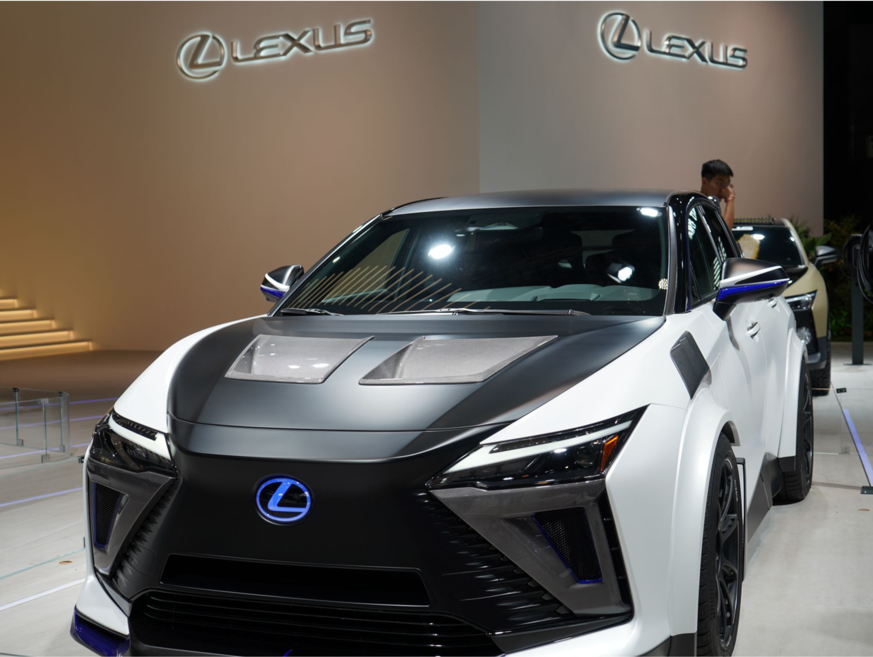 丰田在中国召回近10万辆汽车，涉及雷克萨斯、世极等品牌 