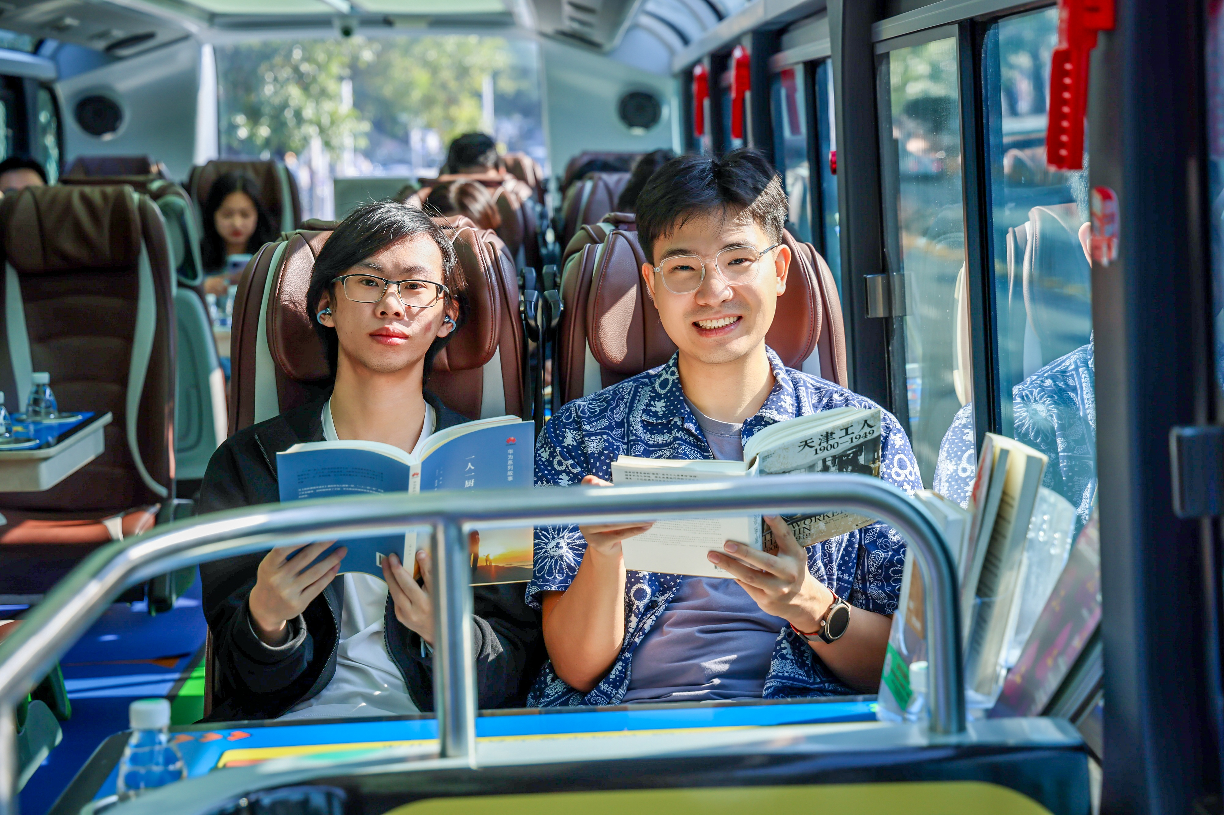 点亮城中村阅读暖光 “书香乐寓”计划润泽深漂青年