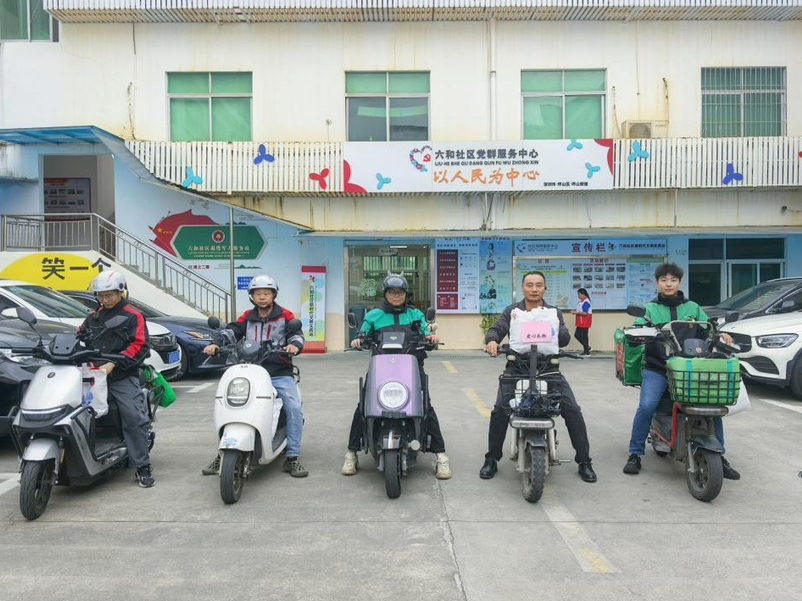 坪山骑手“接单”爱心包裹，为独居老人送去冬日温暖