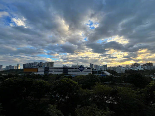 温度记 | 建议穿短袖➕外套，今日深圳最高气温可达27℃！冷空气准备发货中......