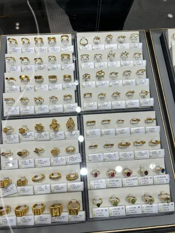 黄金零售“冰与火”:关店潮中转型,轻量化与高端化并行破局