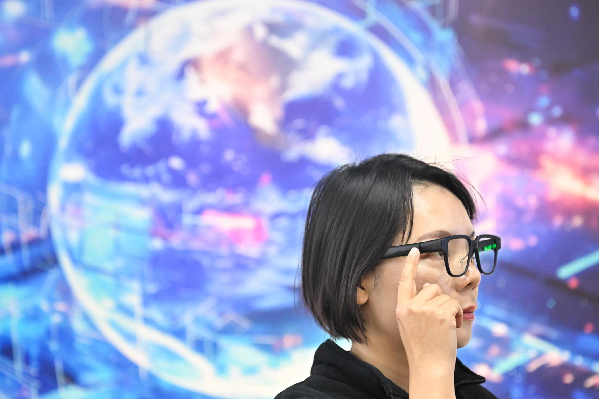  同比增长74.1%！三季度全球智能眼镜出货量429.6万台，Meta市场份额达75.7%