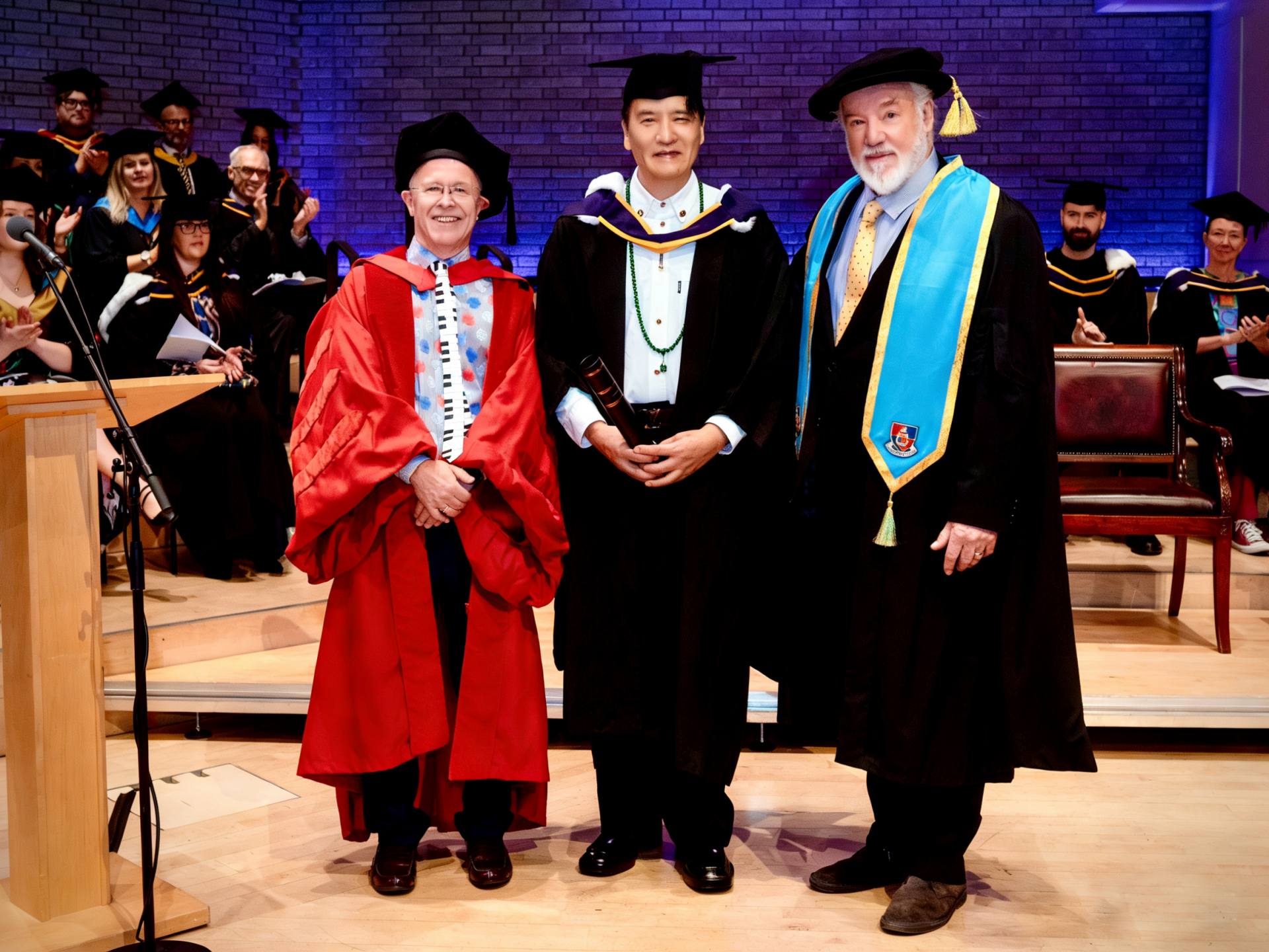 叶小钢获英国北方皇家音乐学院院士荣誉