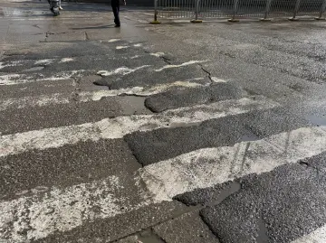 路面“打补丁”何时休？官方回应：泗黎路临时疏解道路将分两阶段彻底修复