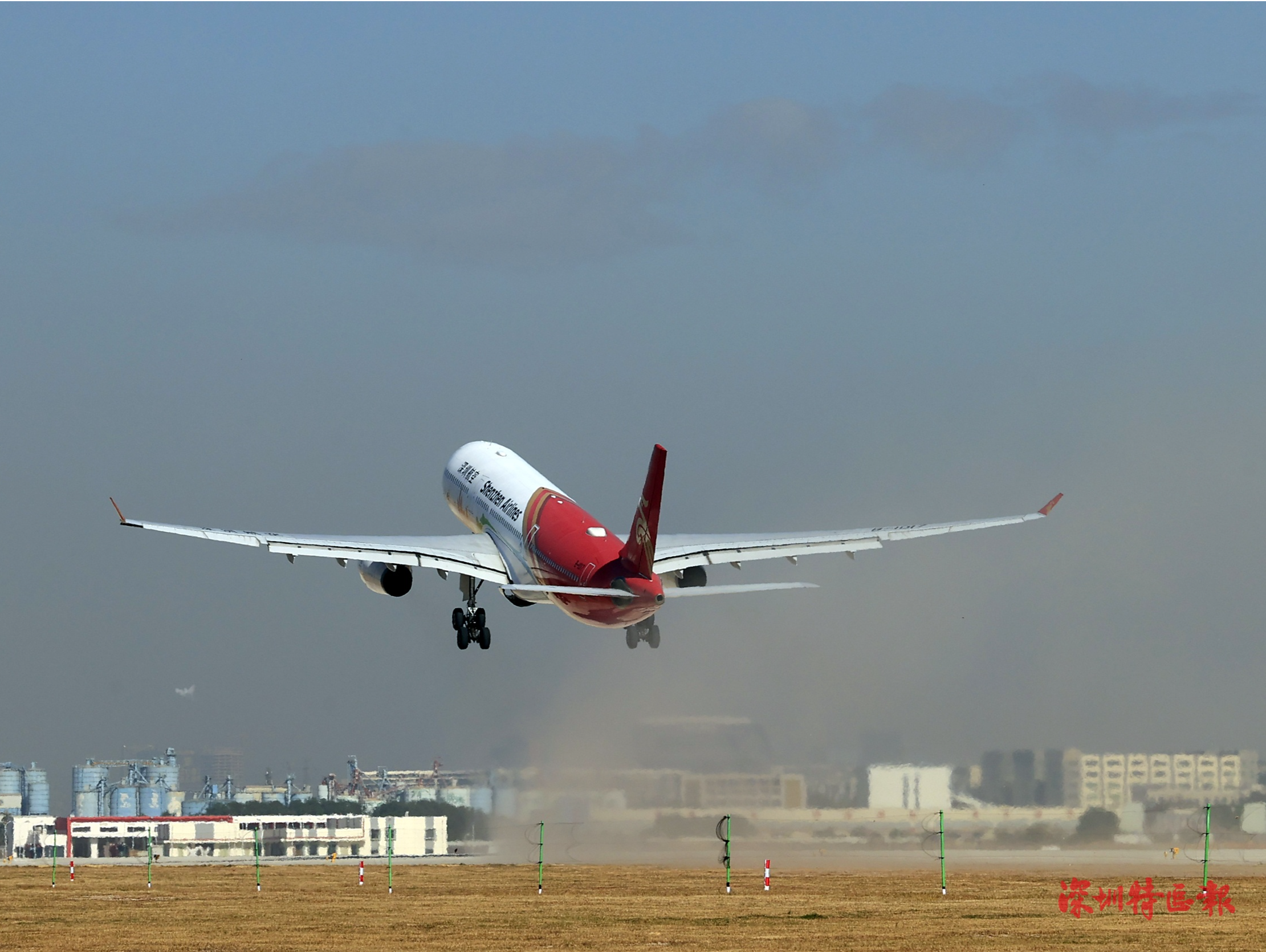 从“流量通道”到“价值高地”：广深港三大枢纽接力扩容，为大湾区世界级城市群装上“顶配”引擎