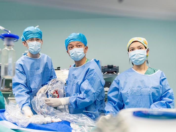 结石野蛮生长三年，肾里长出铸型“大珊瑚”！双镜合璧技术显威力，精准“拆弹”