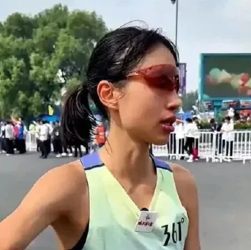 “最快女护士”张水华被医院警告处分:违规兼职取酬、以虚假理由获取调休