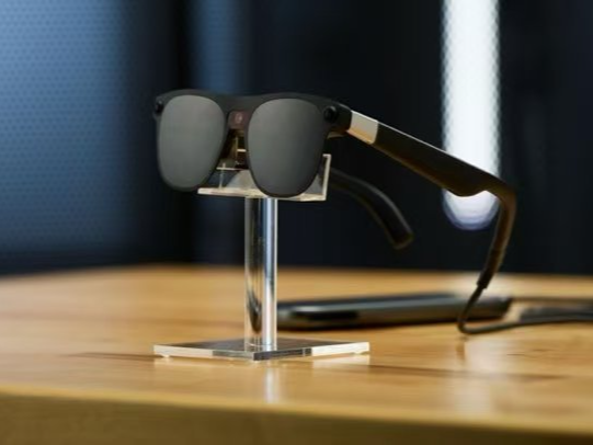 谷歌携三星、Xreal重返智能眼镜赛道：明年上市，内置Gemini大模型