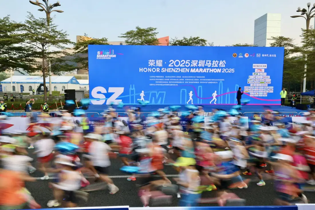 鸣枪深马，与城同行！深圳花游姐妹花与体操“五冠王”的奔跑感悟