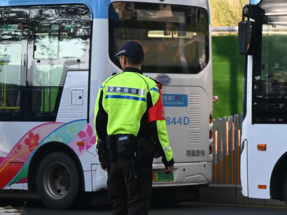 今天下午开始 深圳体育中心周边车多！