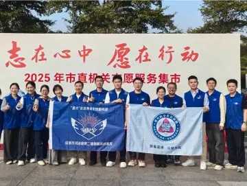 集市摆摊说法解“毒”!深圳一所、二所民警首次联合开展禁毒志愿服务