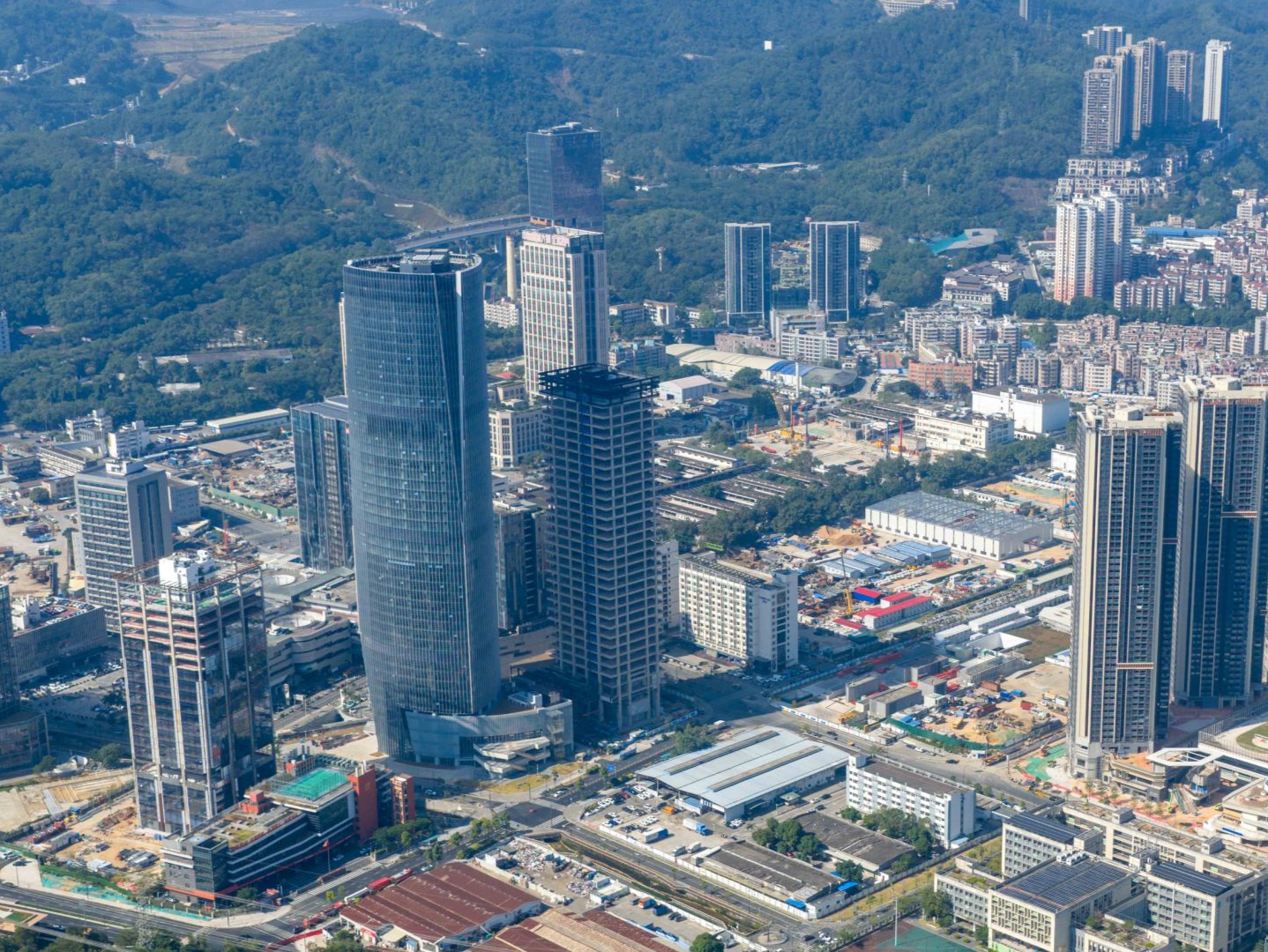 10万平产业空间+“四线换乘”+270°环幕山景 清水河数字新城地标迎来竣工验收