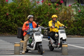 “史上最严”电动车标准实施首日，市民点赞、商家按规售卖