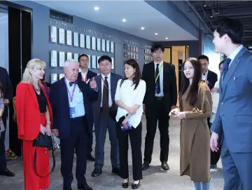 国际投资家吉姆·罗杰斯深度考察光明AI企业