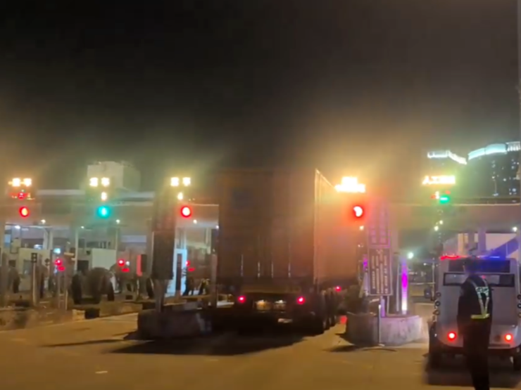 灯火长明，驰援不息：深圳助香港共渡难关