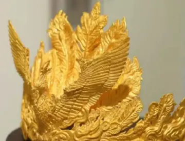 读特快评|“四斤重黄金凤冠”落地,这事还得回归事实和法律