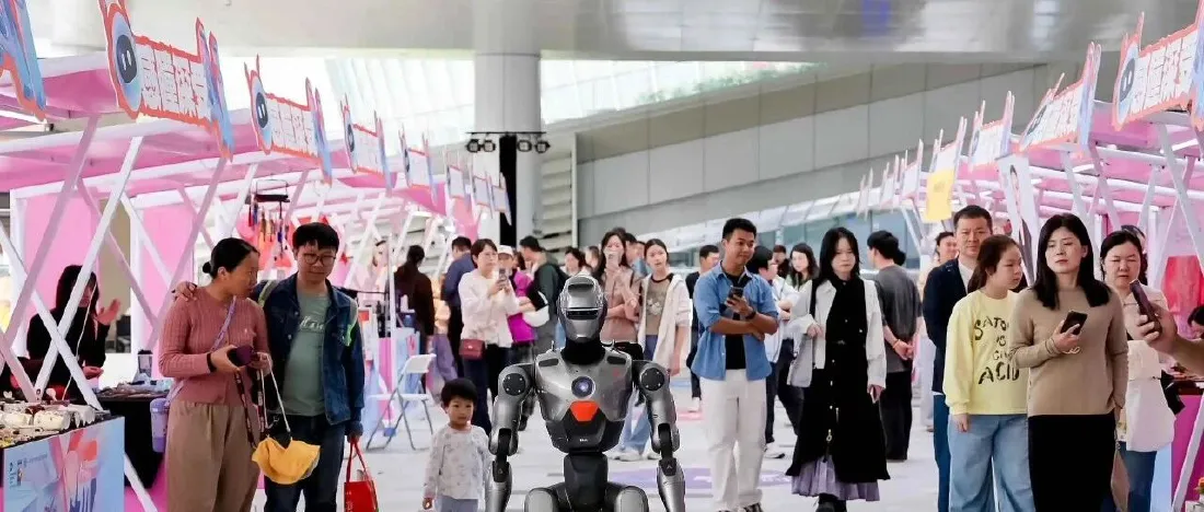 奇迹之城“AI·圳当时”！创意十二月开幕