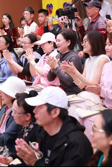 《英汉对照版宋词选》在深首发 纪念翻译家黄宏荃百年诞辰