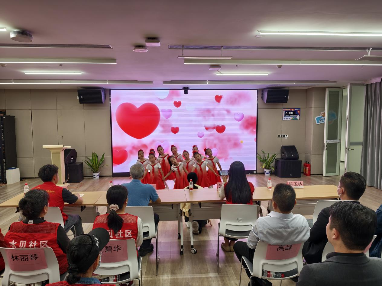 罗湖水贝社区举办2025“贝公益·贝幸福”志愿者表彰大会