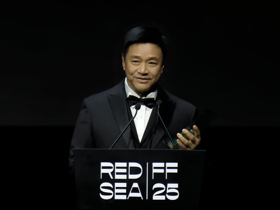 导演唐季礼获颁2025年红海国际电影节终身成就奖 