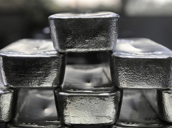 首次突破57美元！白银价格创历史新高，今年涨幅已超95%