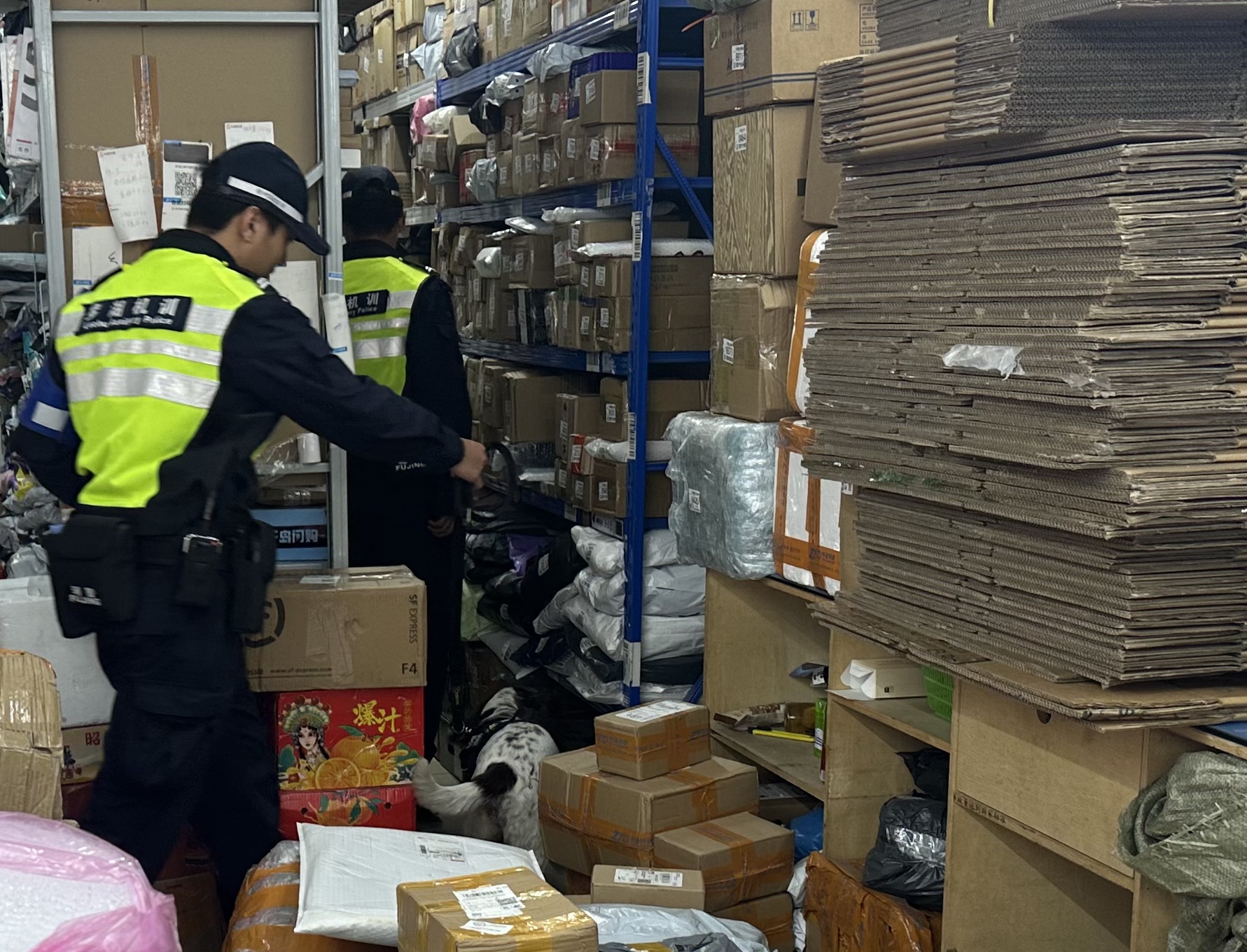 共筑寄递防毒墙，南湖街道开展专项走访排查与禁毒宣传