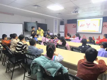 罗湖翠达社区开展“昆虫王国”AI百科博物公益课