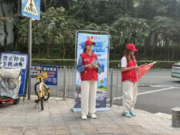 “志愿红”点亮平安路，桃源街道筑牢交通安全防线 