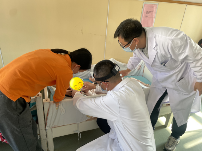 “鼓圈疗愈+健康义诊” 宝安妇幼青年志愿者为福利院儿童送上暖心礼包