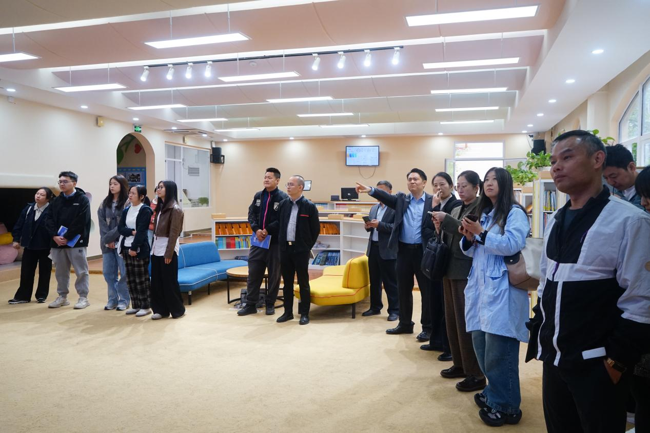 千林山小学迎人工智能教育应用实验校专家指导