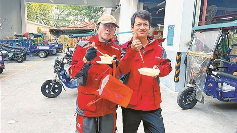 “能吃上热饺子心里太暖了”!新业态从业者在上合过饺香冬至