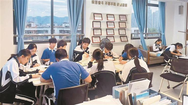 深一职中本贯通班学生提前解锁大学生活，书写职业教育“另一种可能”