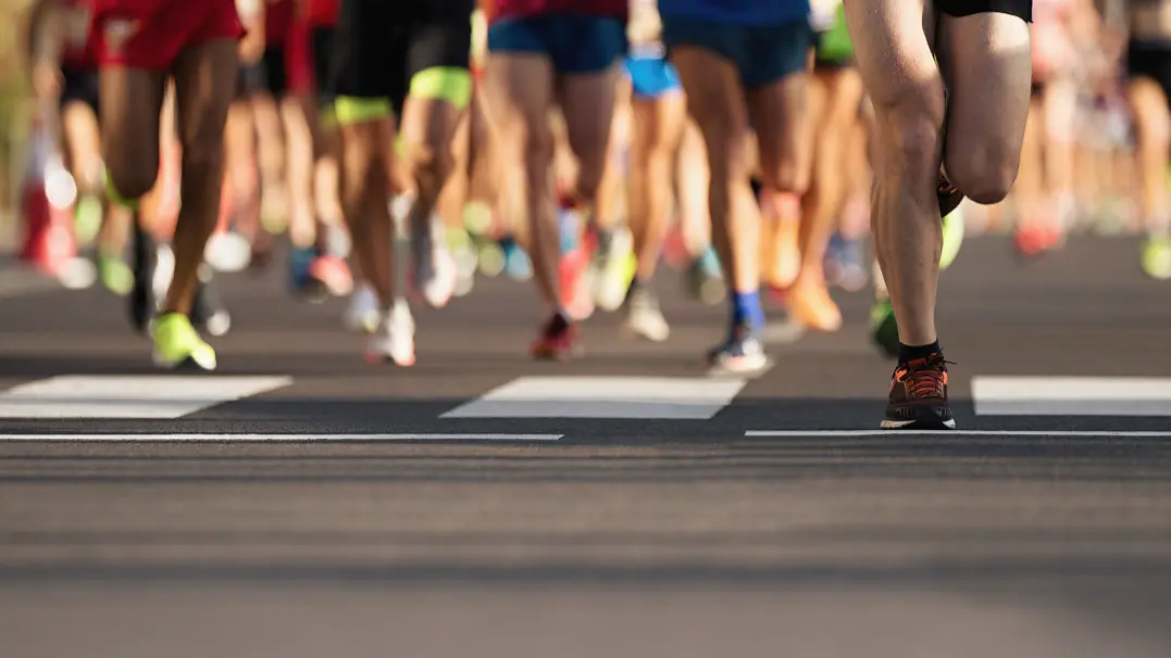 2025深圳马拉松周四开始领物资，跑者：很激动很期待！