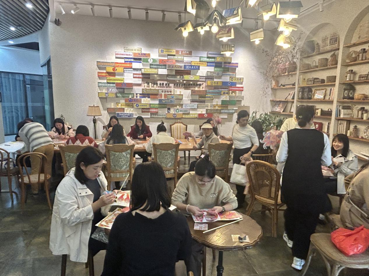 “鱼灯纳福,巧手迎马年” 西丽街道曙光社区开展非遗活动