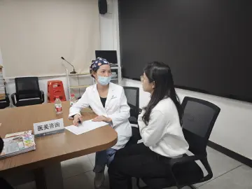 罗湖桂园街道人大工委联动医院开展公益义诊活动