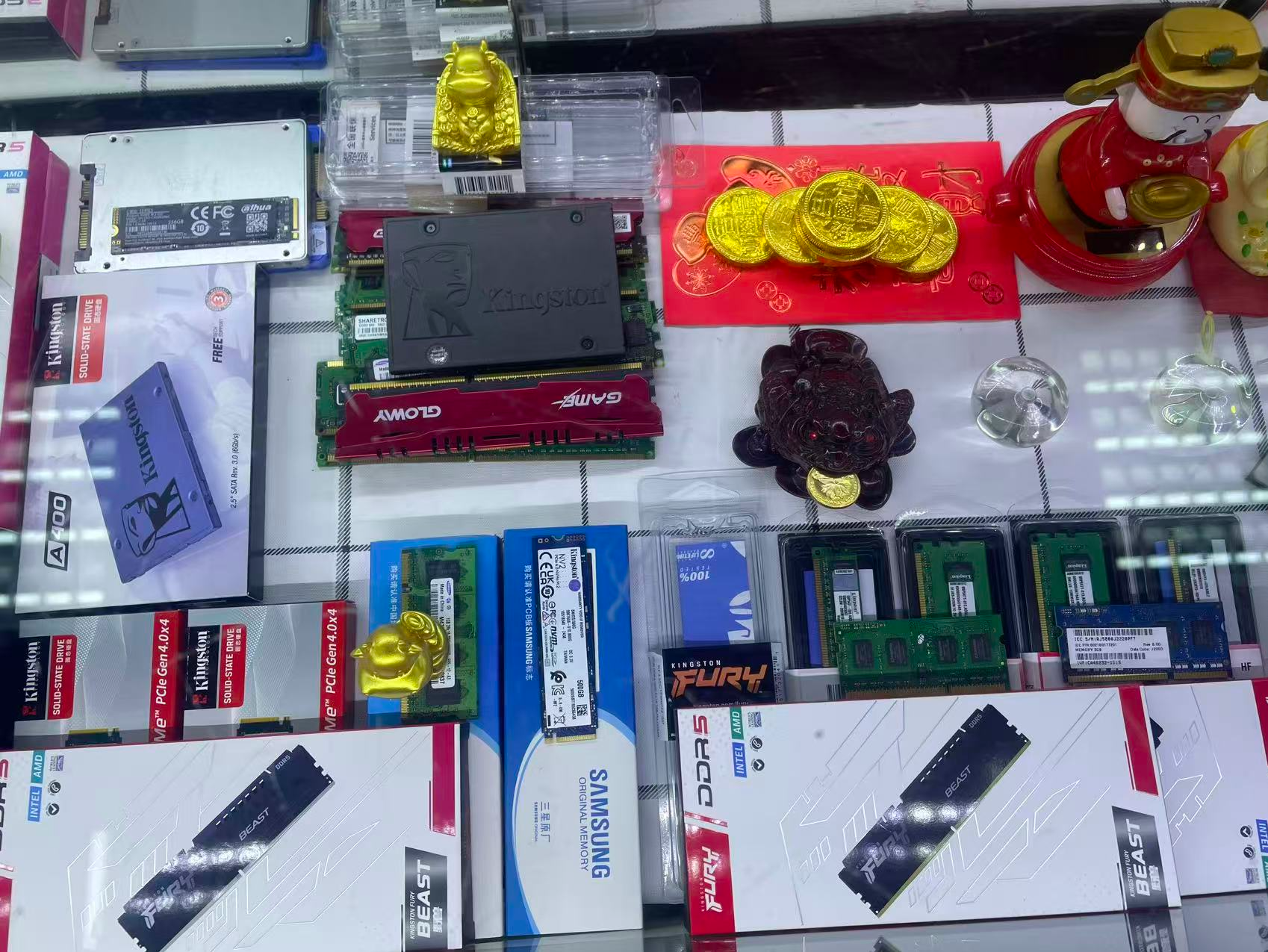 记者调查｜华强北“配一台电脑至少多花1千元”：CPU、固态硬盘、显卡价格齐飞