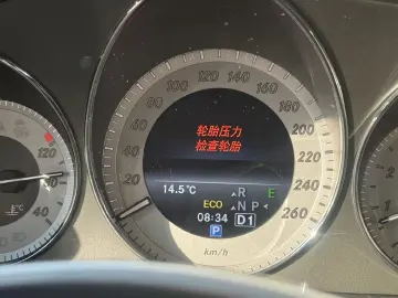 福田一小区多名业主称车胎被扎，物业回应：未在停车场发现钉子