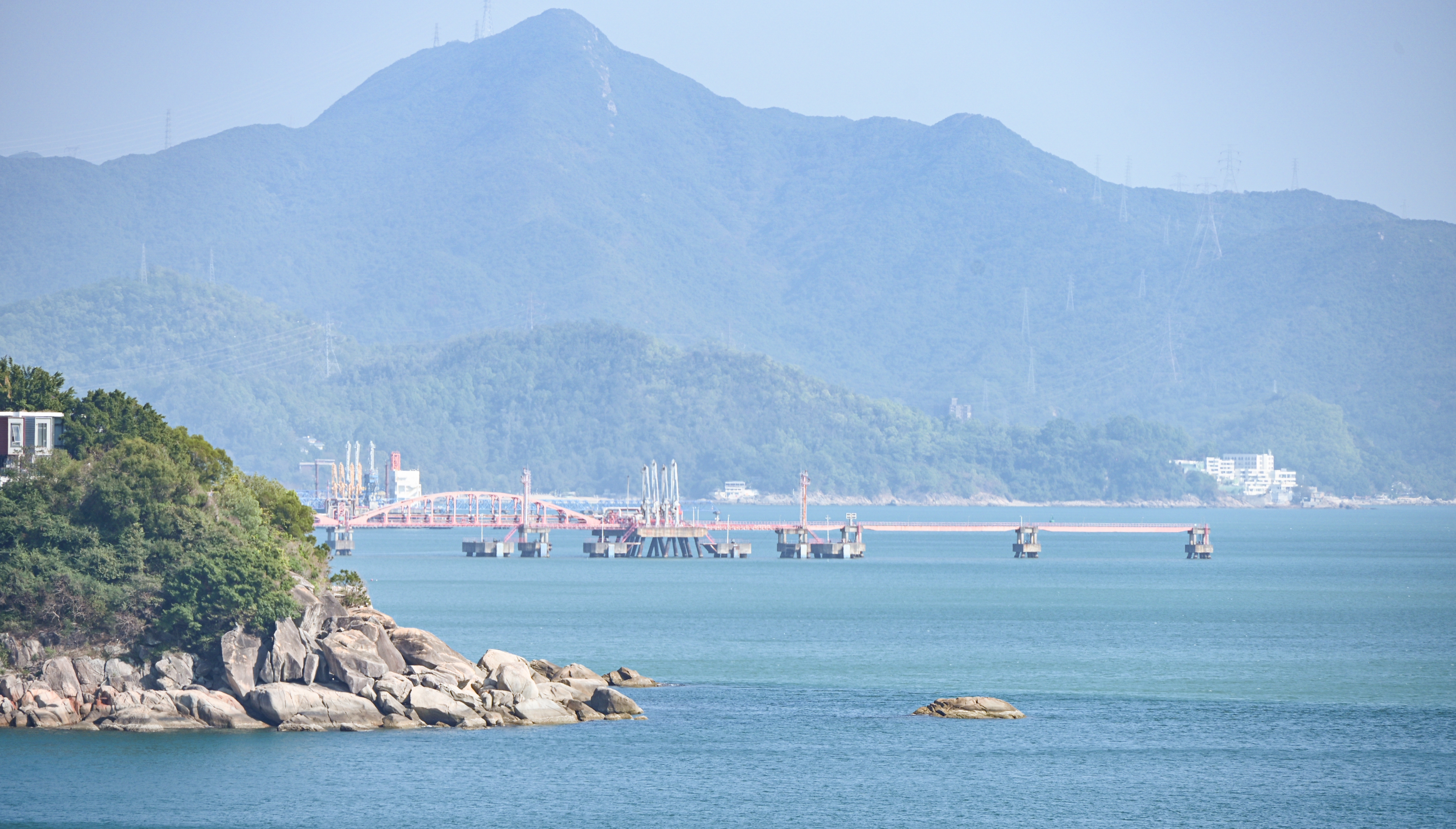 地铁直达“果冻海”，这条海岸徒步路线火了！