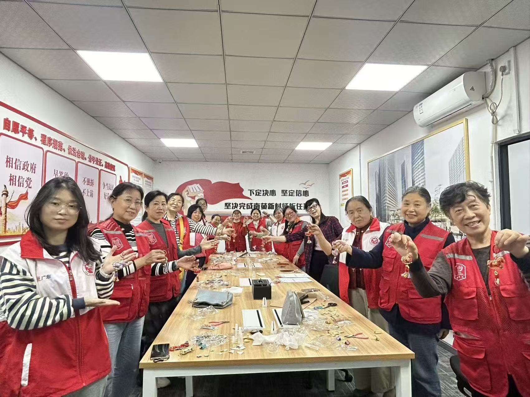 骏马送福，情暖新春