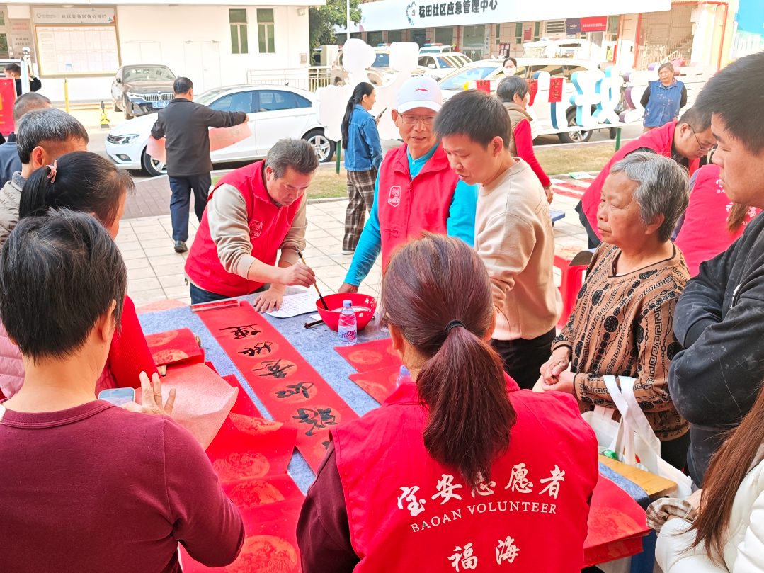 墨香送福进社区，春联传情暖民心！福海稔田便民送春联活动热闹开锣