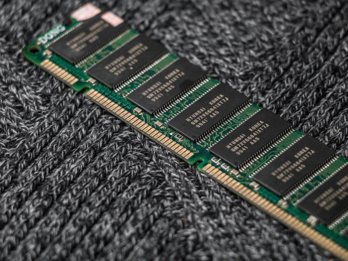 存储“超级周期”：笔记本、国产手机集体涨价 