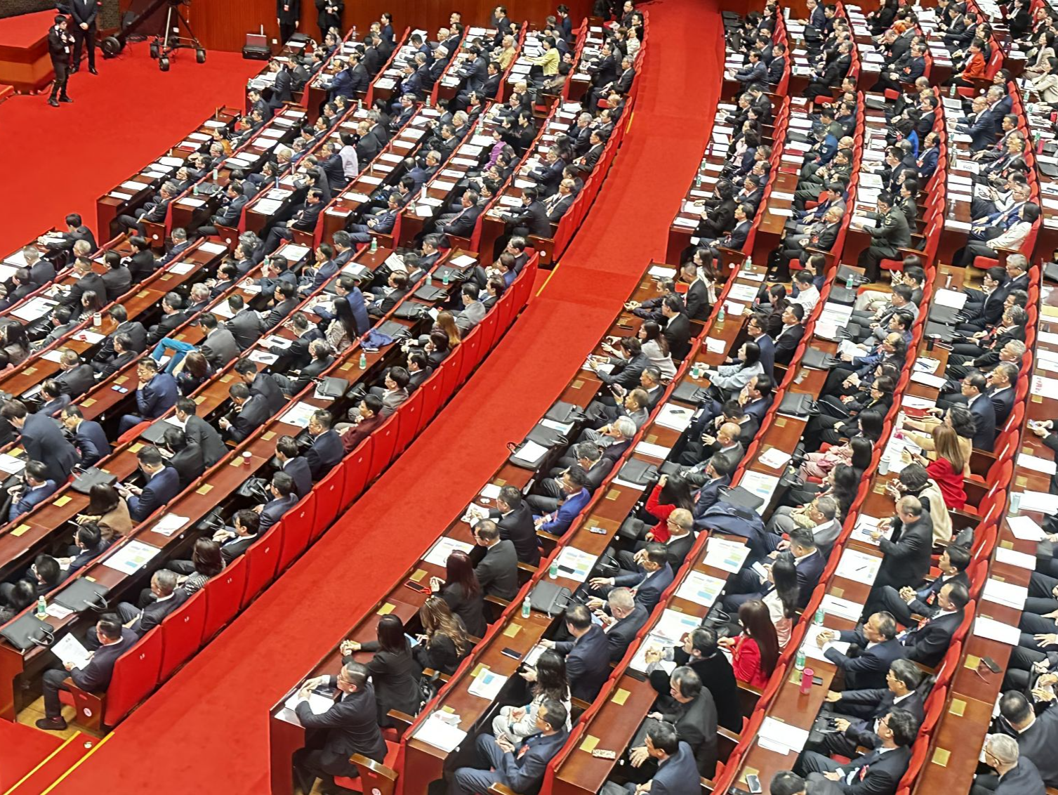 广东省第十四届人民代表大会财政经济委员会关于广东省国民经济和社会发展第十五个五年规划纲要草案的审查结果报告 