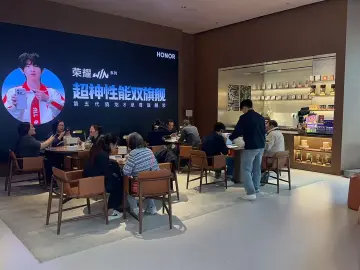 广货行天下 | 国内外游客纷至沓来，深圳成“手机购物首选地”