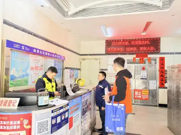 罗湖东晓街道开展国际物流企业禁毒巡查宣传行动