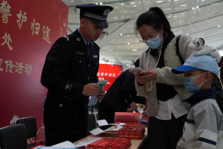 春运启幕暖归途 深铁公安护航平安年