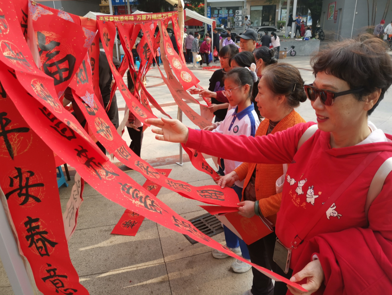 喜庆！万厦莲花北村举办手写春联添年味活动