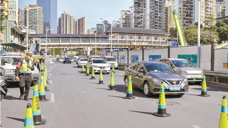 深圳市公安局交通管理支队龙华大队持续开展电动自行车专项整治行动