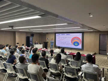 深圳：AI夜校点亮奋斗者的数字未来